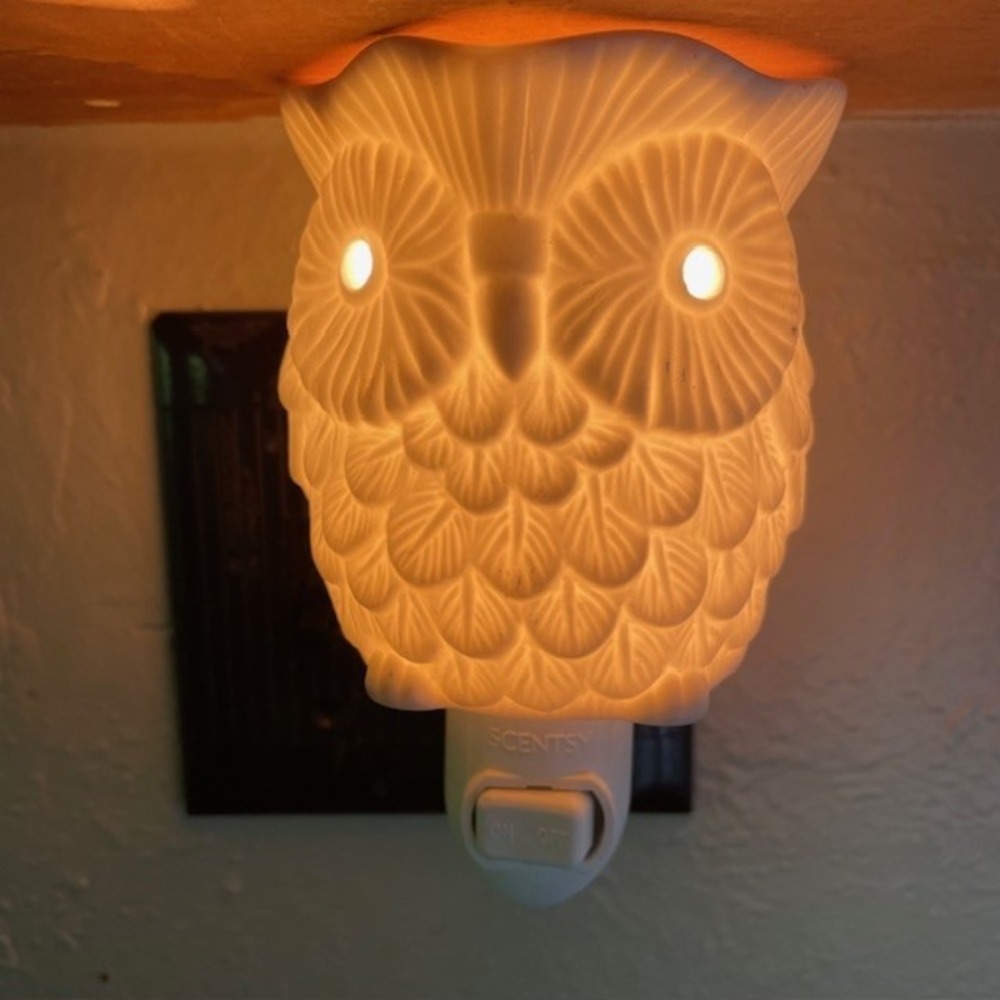 Scentsy Owl Plug In Wax Warmer White Ceramic Electric‎ Home Fragrance Decor
